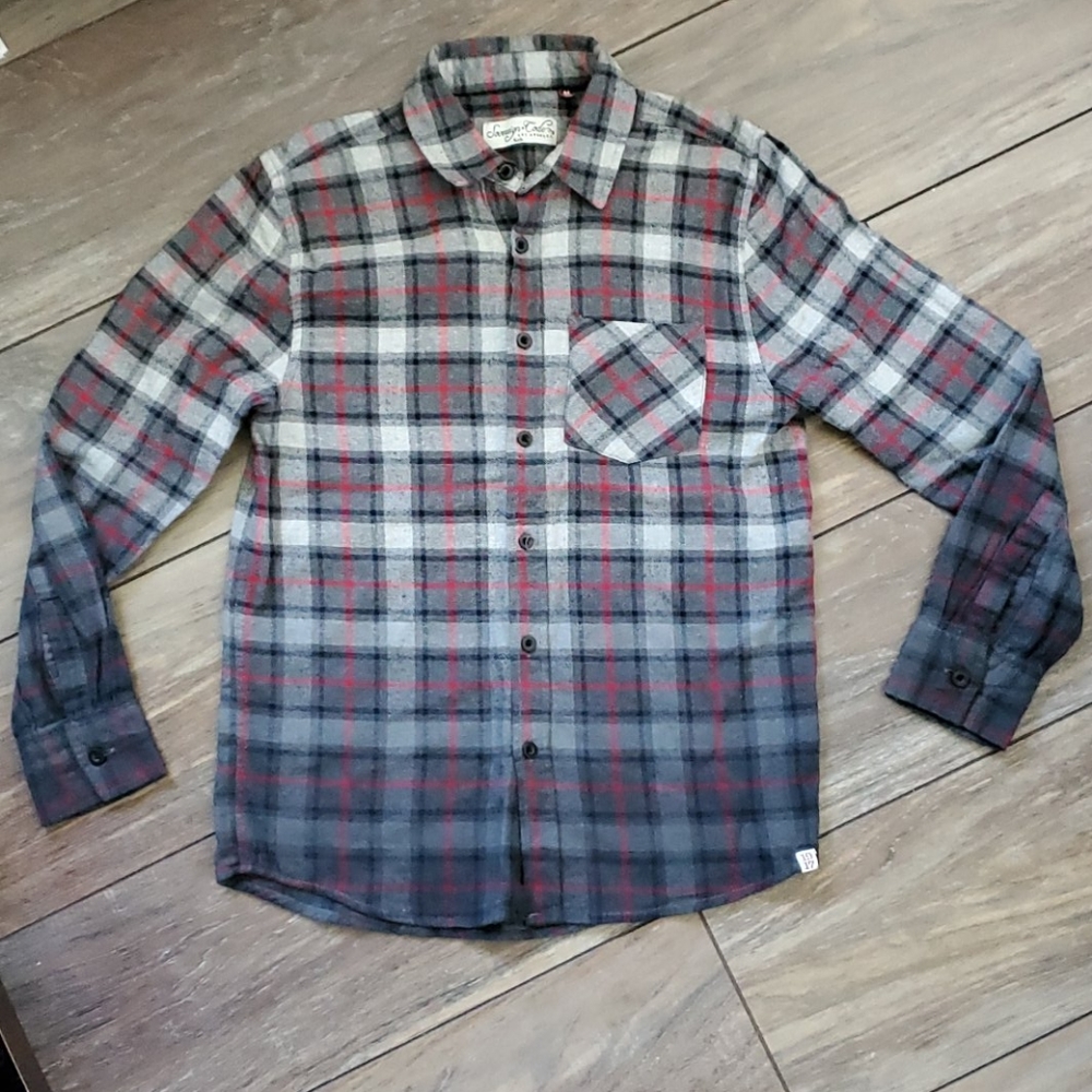 🙋‍♂️ Boys Flannel 🙋‍♂️ size 10/12